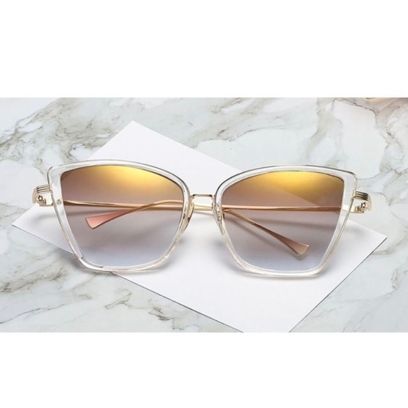 Oversized Transparent Cat Eye Sunglasses - Picture 2 of 5